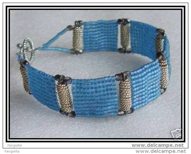 Bracelet Artisanal Tissé En Perles Miyuki Delica Bleu Et Perles Artisanales Africaines 20cms  Fermoir En Argent Du Tibet - Armbänder