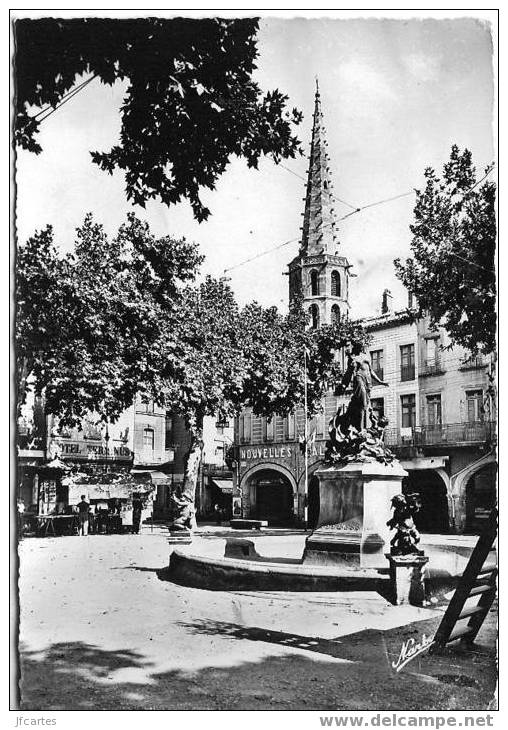 11 - LIMOUX - Place De La République - Semi Moderne Gd Format - Limoux