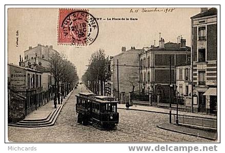 CPA 94 VITRY - La Place De La Gare (Tram) - Vitry Sur Seine