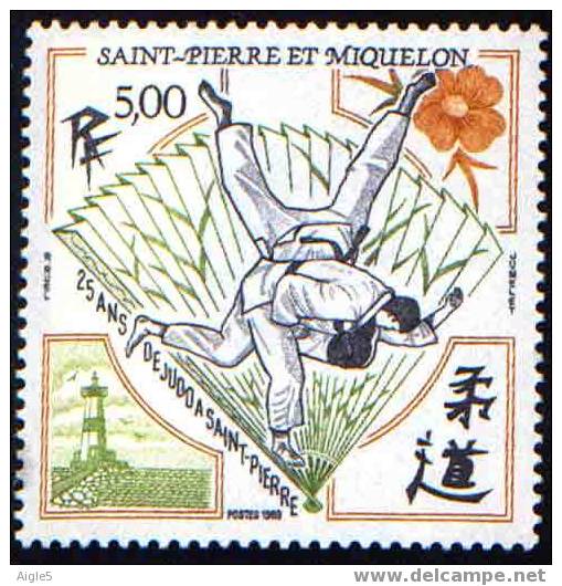 ST Pierre Et Miquelon. 25 Ans De Judo. Judokas,éventail, Phare Et Fleur - Worstelen