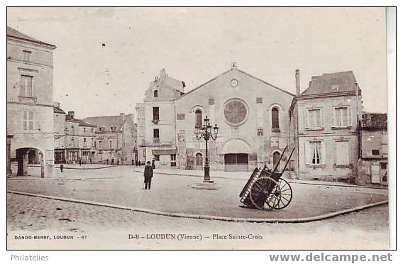 Loudun  Place Ste Croix 1906 - Loudun