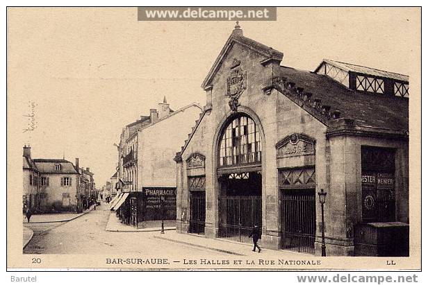 BAR SUR AUBE - Les Halles Et La Rue Nationale - Bar-sur-Aube