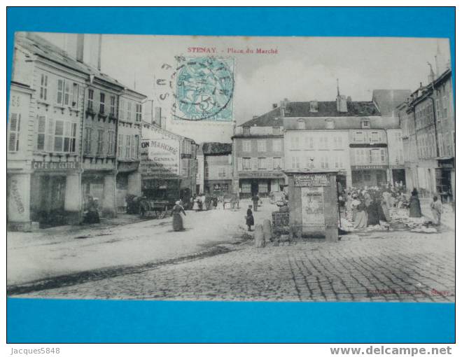 55)- Stenay--place Du Marché- Café Du Centre Et Marché Au Puces-- Tres Belle Carte - Stenay