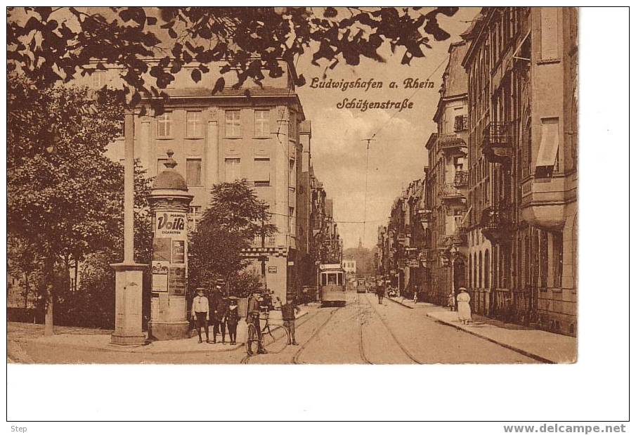 LUDWIGSHAFEN (ALLEMAGNE) : Rue Avec TRAMWAY Et CYCLISTE Obliérée 1922 "TRESOR ET POSTE" - Ludwigshafen