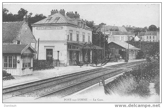 89 // YONNE / PONT SUR YONNE / La Gare, Mondou Edit / # - Pont Sur Yonne