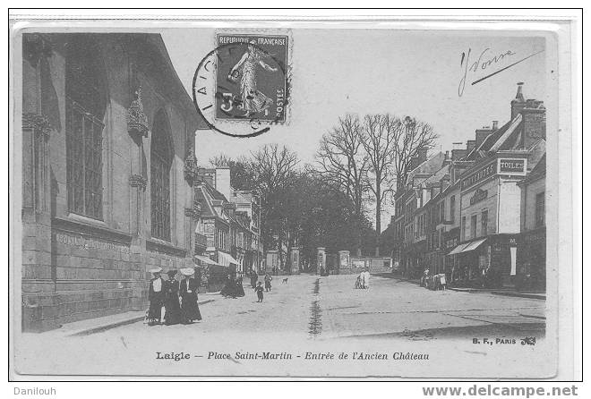 61 \ ORNE \ LAIGLE \ Place Saint Martin, Entrée De L'ancien Château \ Animée \ Ed B.F. \# - L'Aigle