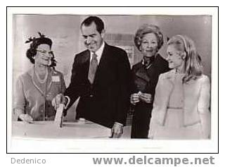 PHOTO PRESSE/HC. Richard  NIXON  VOTE EN FAMILLE . 1970 - Célébrités