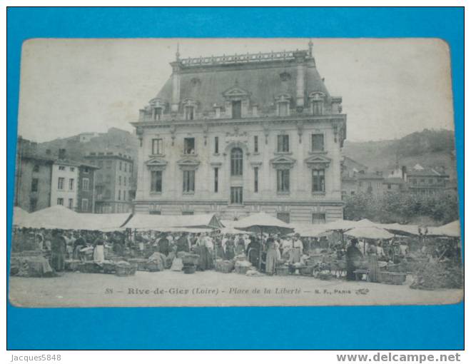 42)- Rive Du Gier - N°88 - Place De La Libértè-- Un Jour De Foire - - - Tres Belle Carte - Rive De Gier