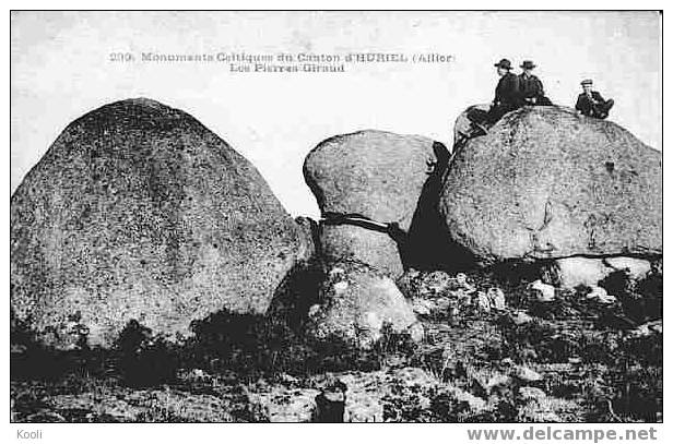 T608MEG 3 Mégalithe - Les Pierres Giraud Env. HURIEL Allier - Monuments Celtiques - Dolmen & Menhirs