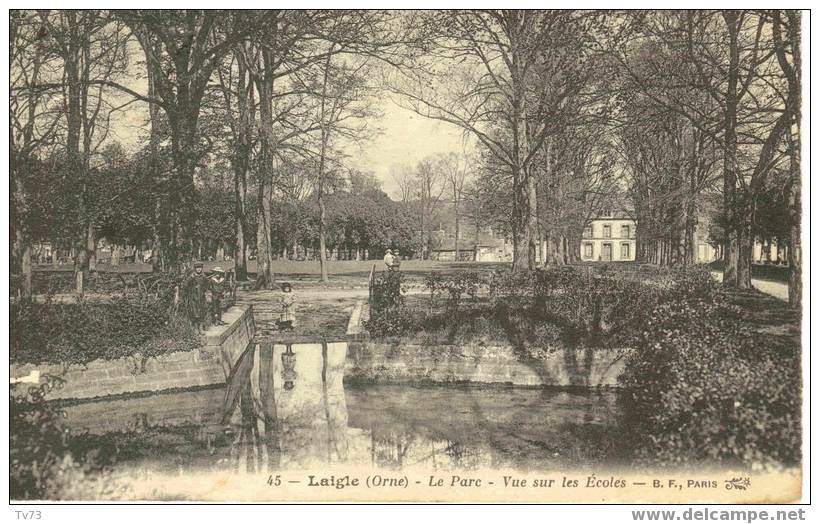 Cpa 499 - LAIGLE (ORNE) - Le Parc - Vue Sur Les écoles - L'Aigle