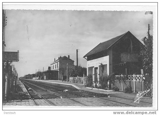 95 // VAL D OISE / FRANCORVILLE PLESSIS BOUCHARD / La Gare / CPSM Marco Edit / - Franconville