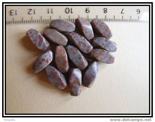 Lot De 5 Perles Torsadées En Véritable Jaspe Spot Rouge Environ 13x6mm - Perle
