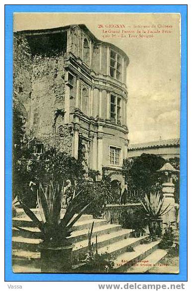 GRIGNAN. Interieur Du Chateau. Le Grand Pernon De La Facade. Affranchie De CHAMARET - Grignan