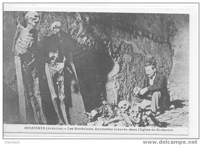 07 // ARDECHE / SERRIERES / Les Mendulous, Squelettes Trouvés Dans L'église St Sornin / Coll Ravon / - Serrières