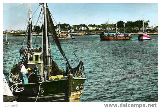 56 - LORIENT - PORT LOUIS - Bateaux De Pêche, Au Fond Port Louis - Lorient