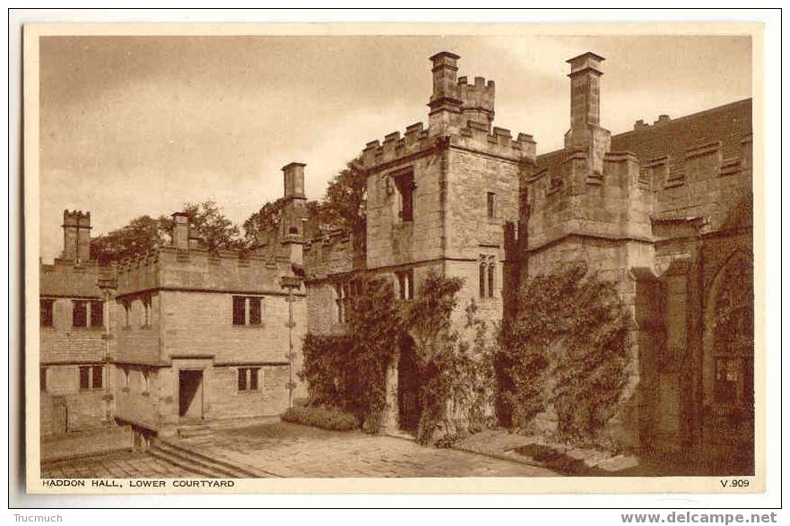 B2517 -  HADDON HALL - Lower Courtyard - Derbyshire