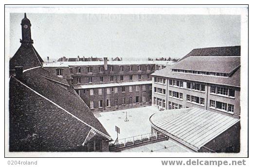 Poligny - Ecole Nationale Professionnelle De Jeune Filles - Cour Intérieure - Poligny