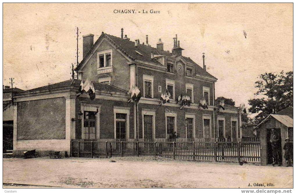 CHAGNY - La Gare (animée Avec Militaire Montant La Garde) - Chagny