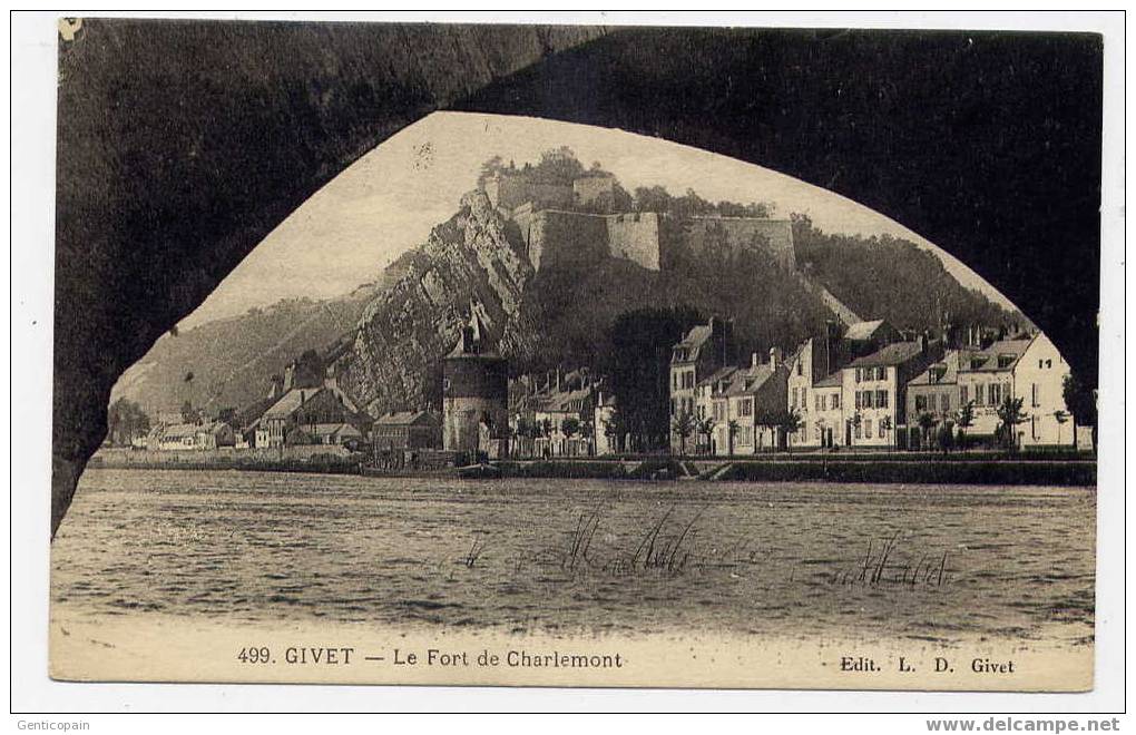 H61 - GIVET - Le Fort De CHARLEMONT - Givet