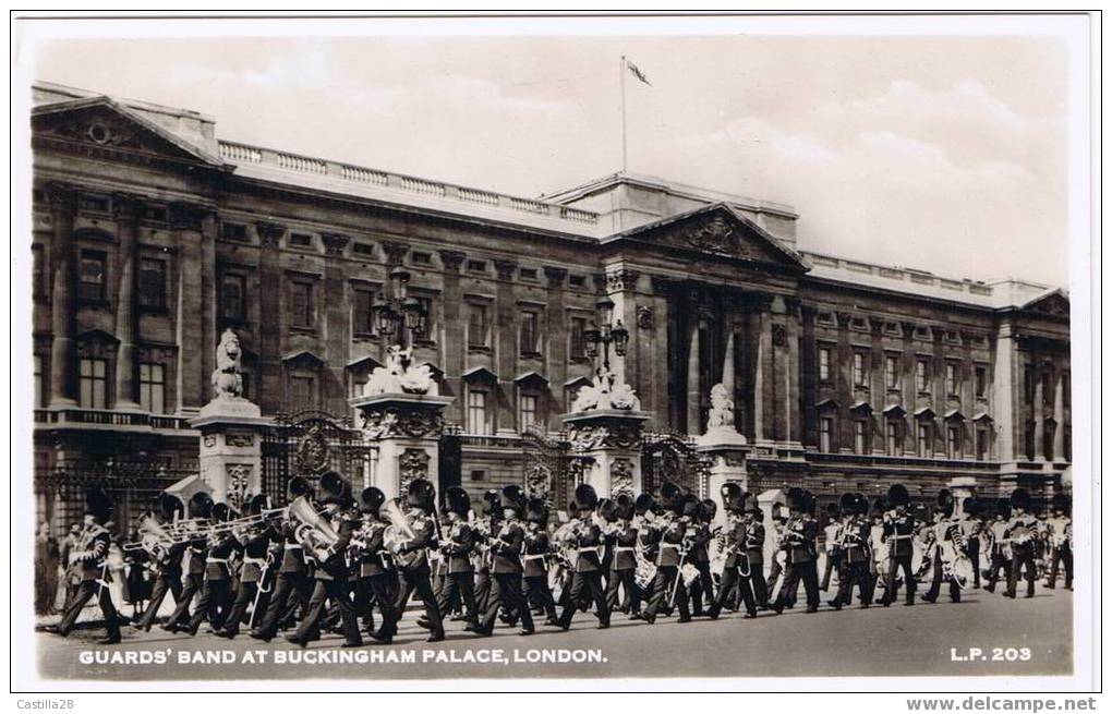 CPSM LONDON Guard's Band At Buckingham Palace - Buckingham Palace