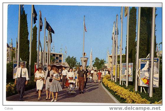 Disneyland California Entrance To Tomorrowland - Disneyland