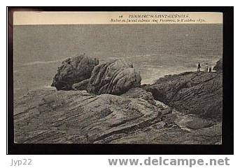 Jolie CP Ancienne Finistère 29 Penmarc'h Saint Guénolé - Rocher Où Furent Enlevées 5 Personnes 8-10-1870 - Noyade - Penmarch