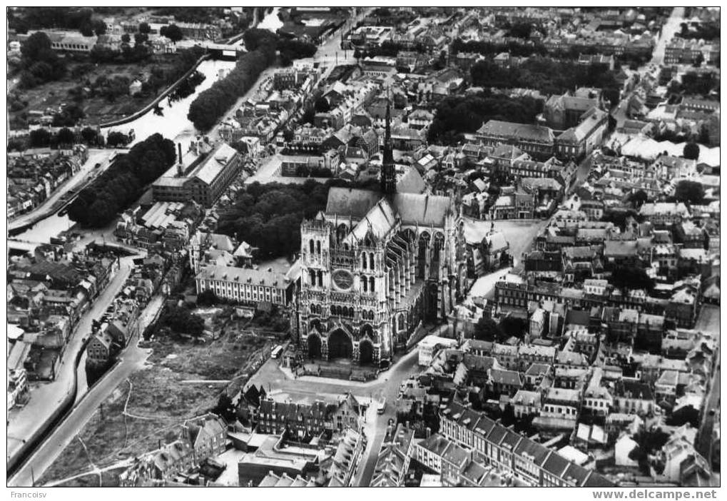 Amiens (sommee) Vue Generale  - Carte Dentelée - Amiens