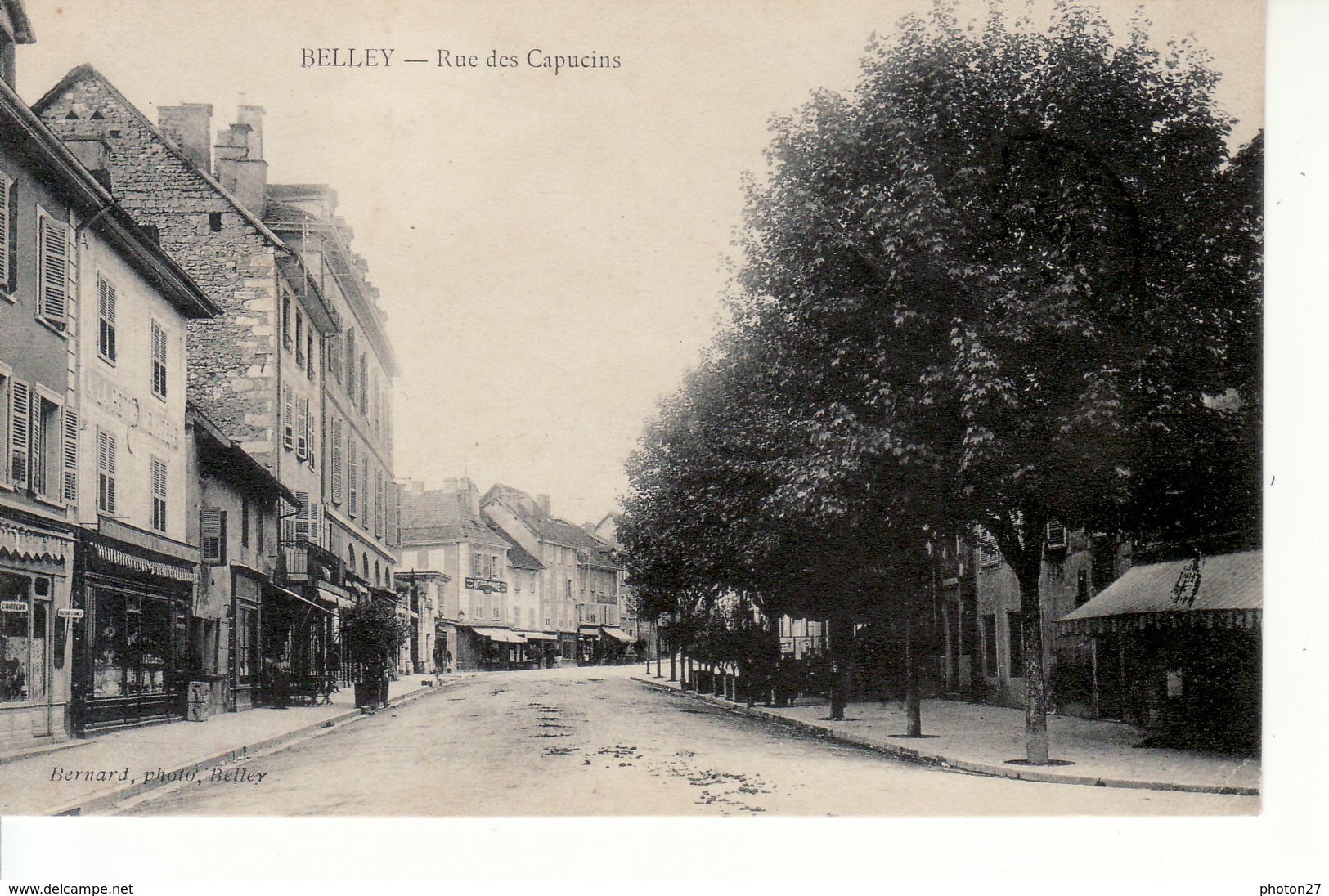 BELLEY, Rue Des Capucins (commerces) - Belley