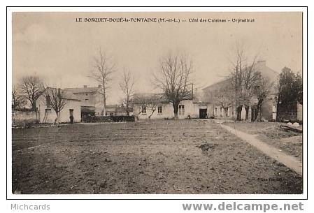 CPA 49 LE BOSQUET DOUE LA FONTAINE - Orphelinat - Doue La Fontaine