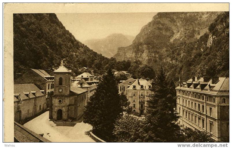 EAUX-CHAUDES   -   Vue Générale, Eglise Et Etablissement Thermal   (carte Ayant Voyagé En 1930) - Eaux Bonnes