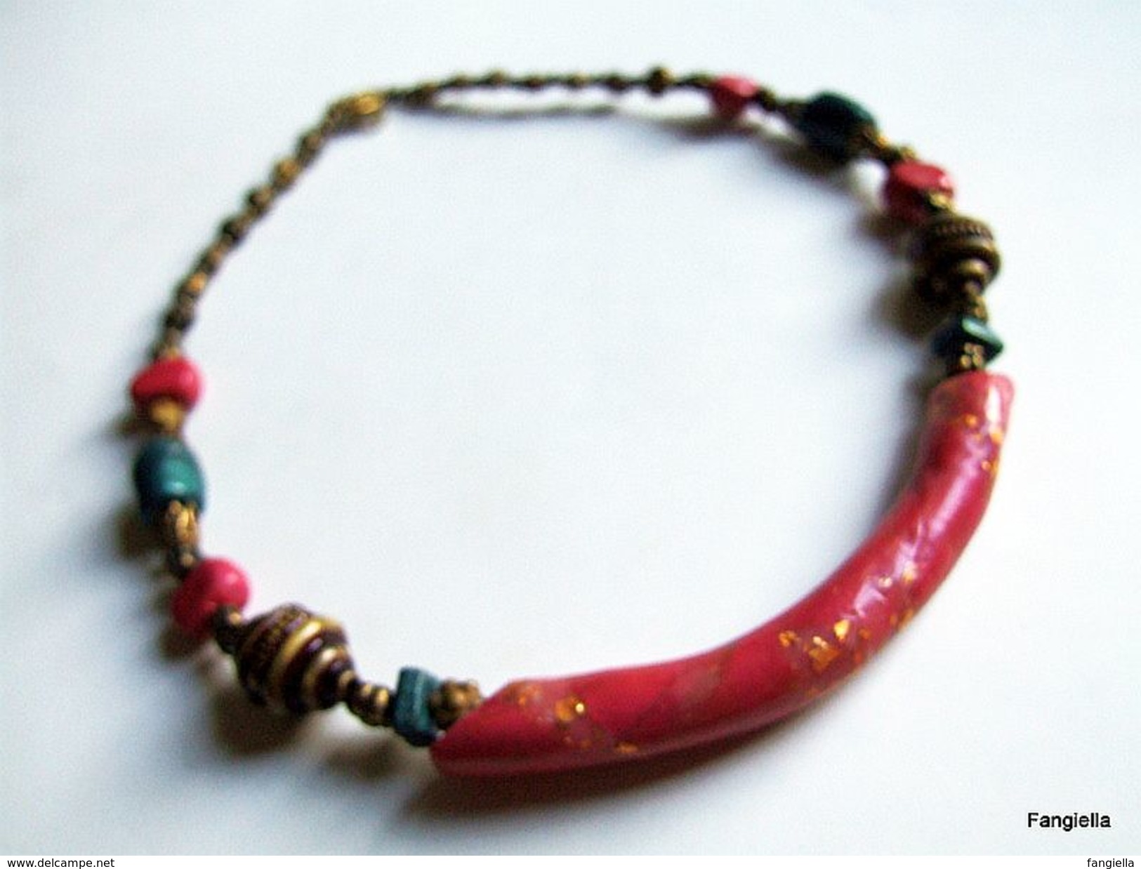Collier Artisanal Perle Centrale Rose Indien Réalisée Sur Véritable Feuille D´or Fermoir En Argent Du Tibet - Ethniques