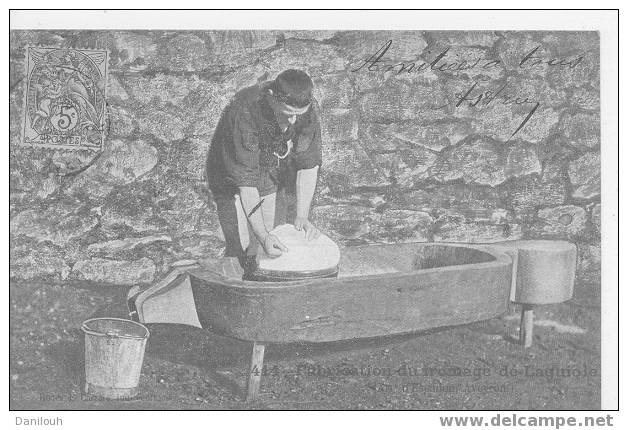 12 /*/ AVEYRON / FABRICATION DU FROMAGE DE LAGUIOLE / E Carrère Edit / BEAU PLAN / - Laguiole