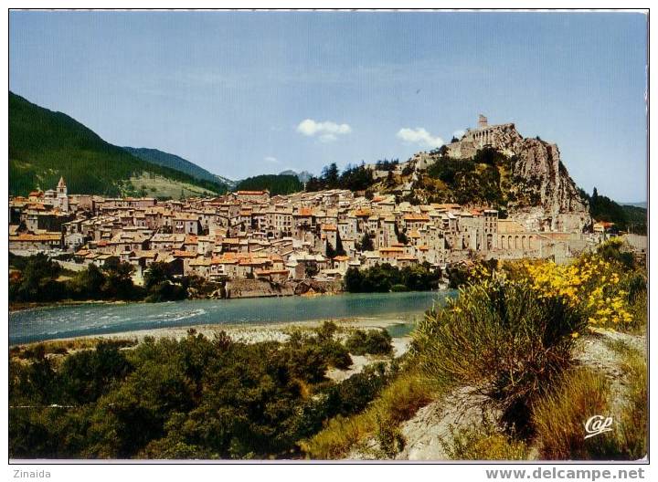 CARTE POSTALE DE SISTERON - VUE GENERALE SUR LA VILLE ET LA CITADELLE - Sisteron