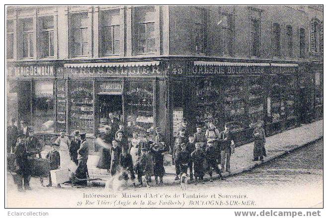 Boulogne Sur Mer    62 :  Galerie Boulonnaise. Souvenirs Et Fantaisies ( Petit Coin Plié En Bas A Droite ) - Winkels