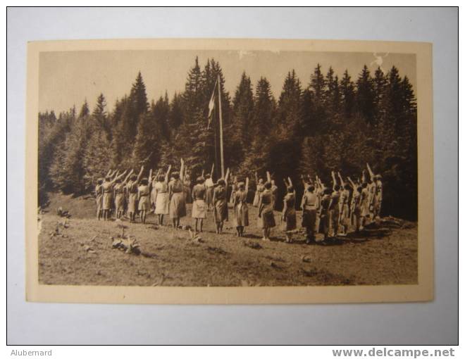 Camp D' Eclaireuses : Le Salut Au Drapeau. - Scoutisme
