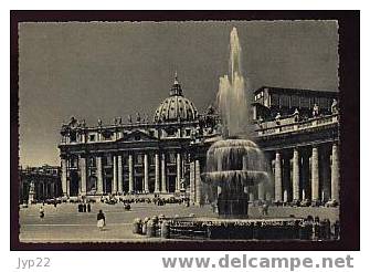 Jolie CP Photo Ciselée Italie Roma Rome Place Saint Pierre Et La Fontaine Bernini - Places