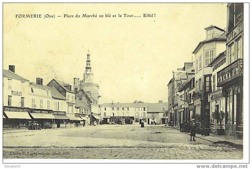 FORMERIE - Place Du Marché Au Blé Et La Tour.....Eiffel ? + Nombreux Commerces ++ - Formerie