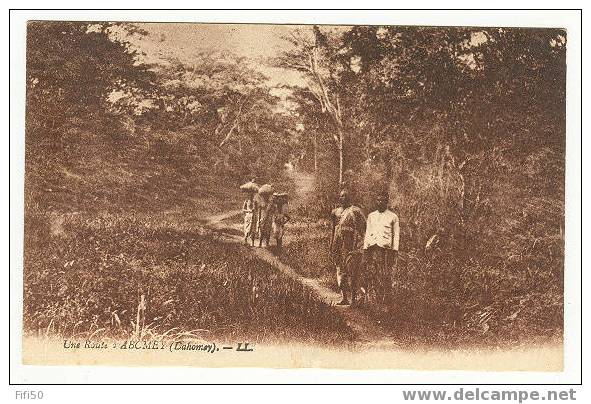 DES PORTEUSES SUR UN CHEMIN DE TERRE    ABCMEY DAHOMEY - Dahome