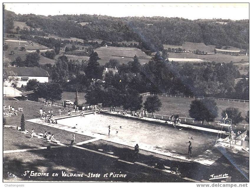 SAINT GEOIRE EN VALDAINE Le Stade, La Piscine Années 60 - Saint-Geoire-en-Valdaine