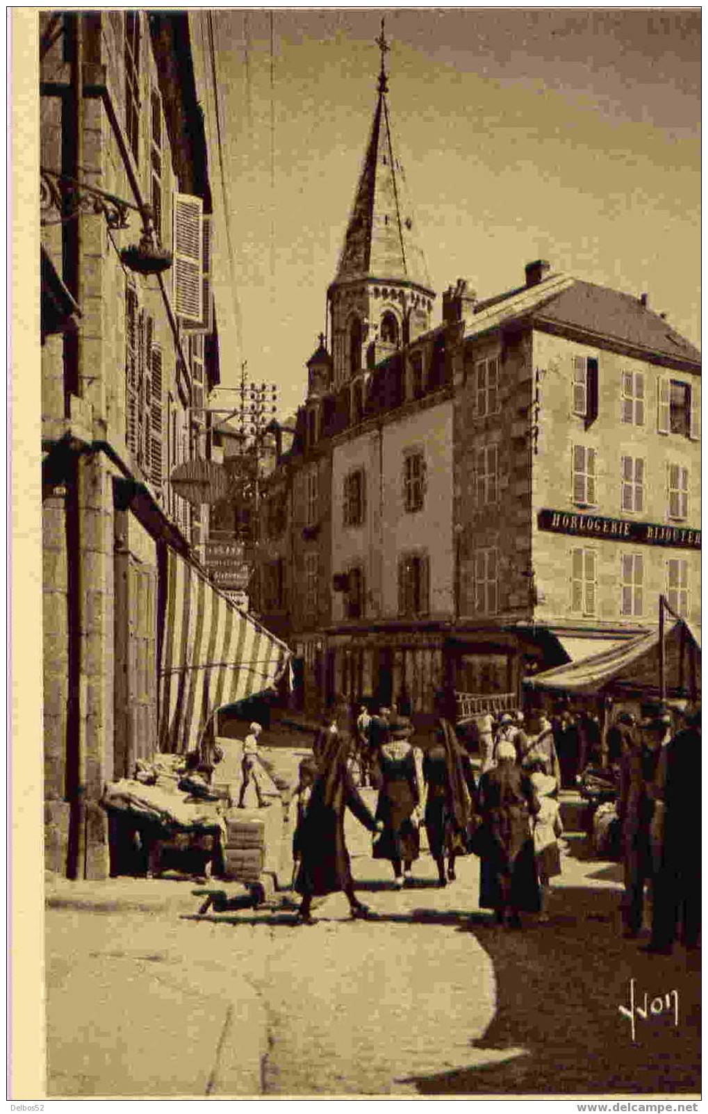 958 - GUERET - Un Coin De La Place Du Marche - Guéret