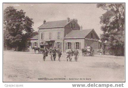 60-NANTEUIL-LE HAUDOUIN-EXTERIEUR DE LA GARE AVEC BELLE ANIMATION; - Nanteuil-le-Haudouin