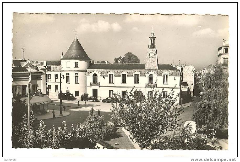 CLAMART - La Place Maurice Gunsberg Et Les Bâtiments Municipaux - Clamart