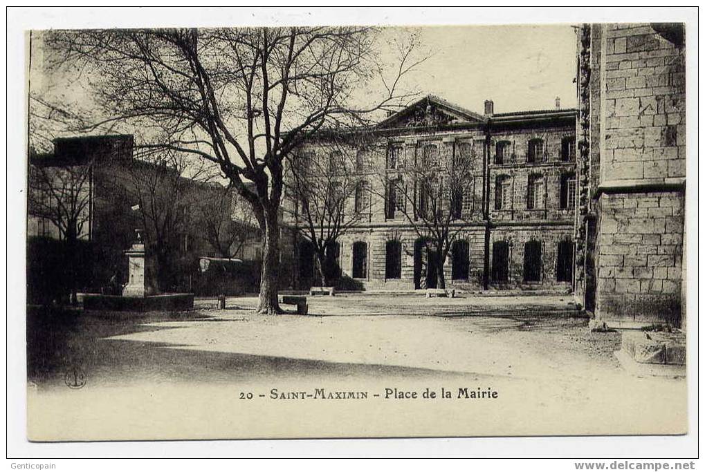 H98 - SAINT-MAXIMIN - Place De La Mairie - Saint-Maximin-la-Sainte-Baume