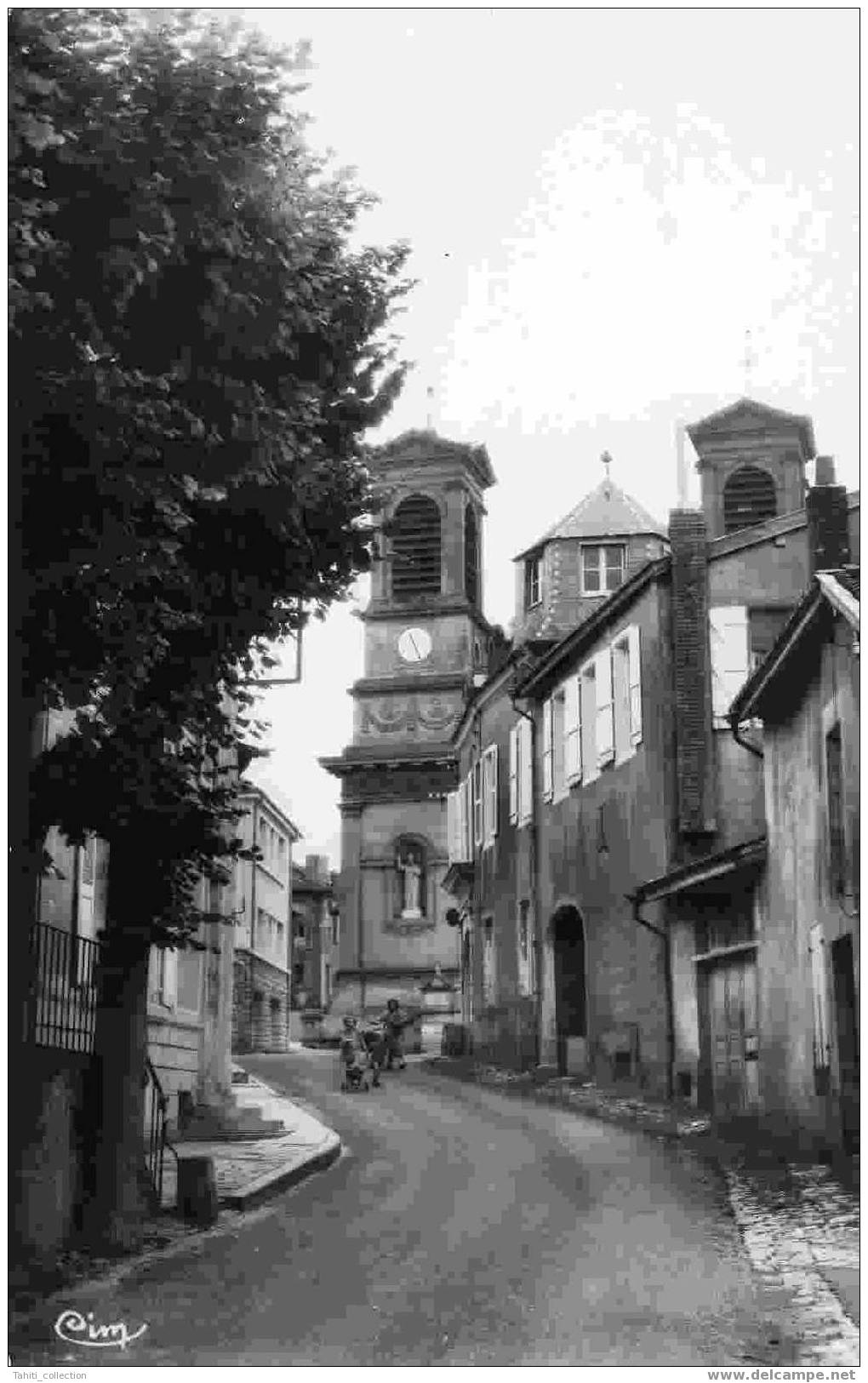 STENAY - L'Eglise Et Rue De La Gare - Stenay