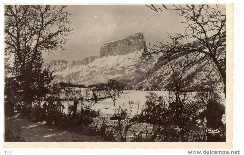 Cpa 715 - Le Mont Aiguille Vu De CLELLES (hiver) - (Isère) - Clelles