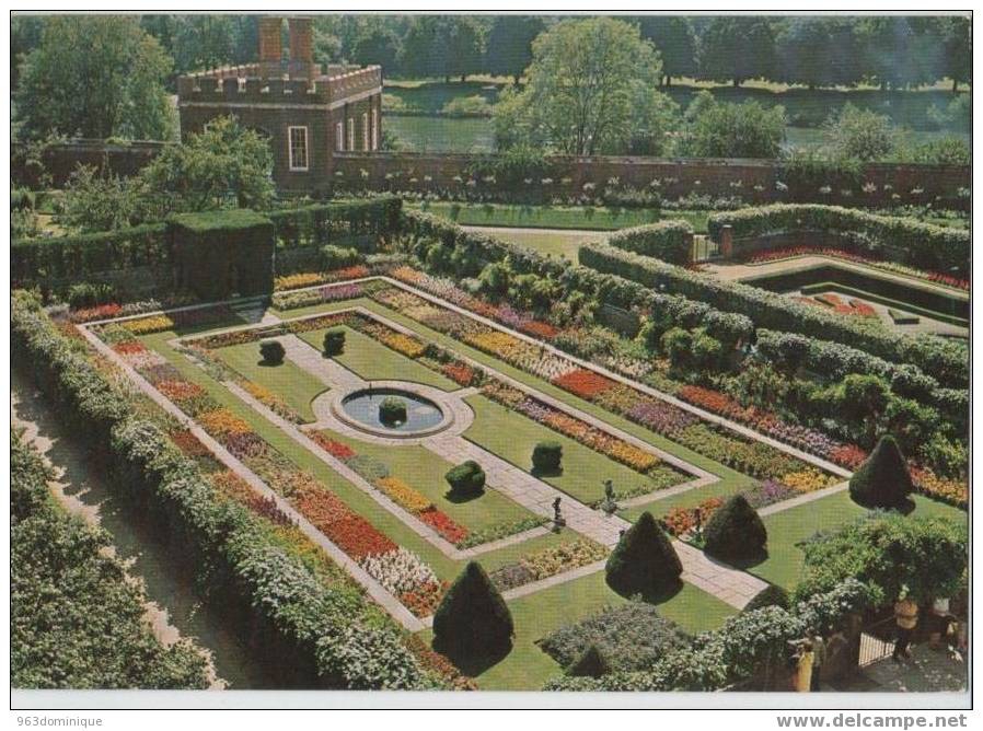 Hampton Court Palace , Middlesex , The Pond Garden And King William III Banqueting House From The Palace - Middlesex