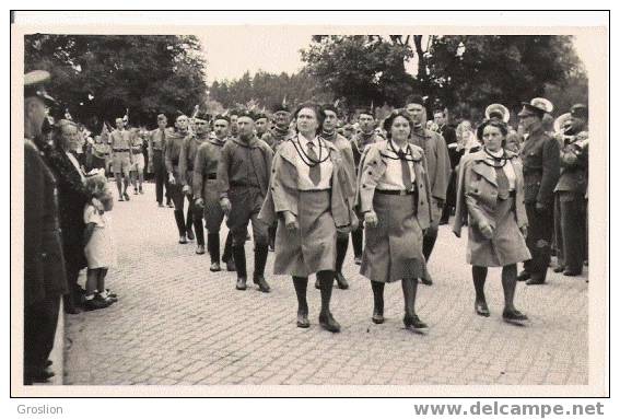 NAMEST MORAVIE TCHEQUE OBSEQUES DU PARACHUTISTE JOS SANDERY 1946 CP PHOTO FEMMES HOMMES DEFILANT - Tchéquie