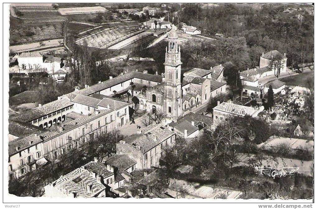 Cpsm Dentelé Noir Et Blanc VERDELAIS L´église - Verdelais