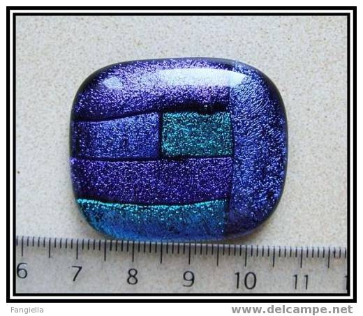 Cabochon Vert Bleu Violet Dichroic Sur Feuille D´argent Environ 37x32mm - Perlen