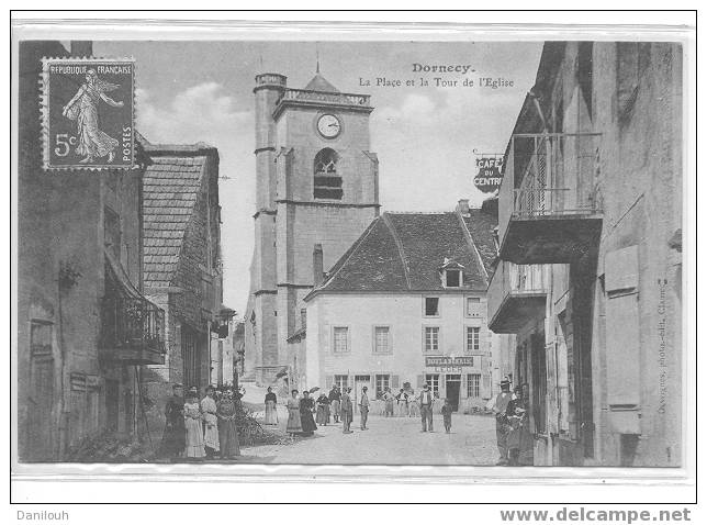 58 /*/ NIEVRE / DORNECY / La Place Et La Tour De L'église / ANIMEE / Desvignes Photo / - Bazoches